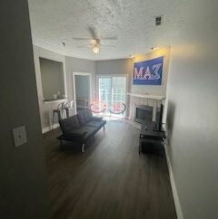 IU-Spacious 2bd/1.5 bath apt